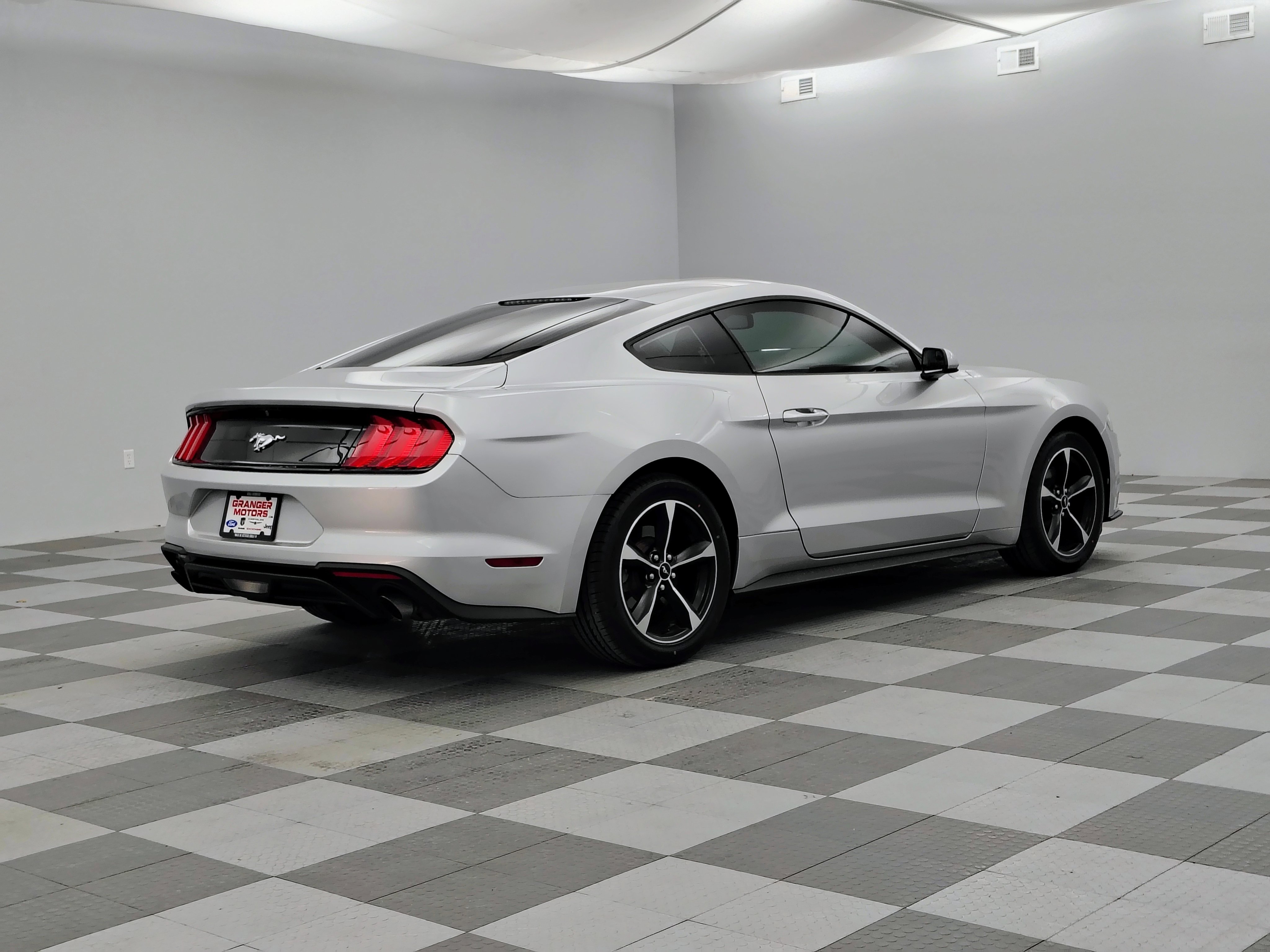 Used 2018 Ford Mustang Coupe image 9