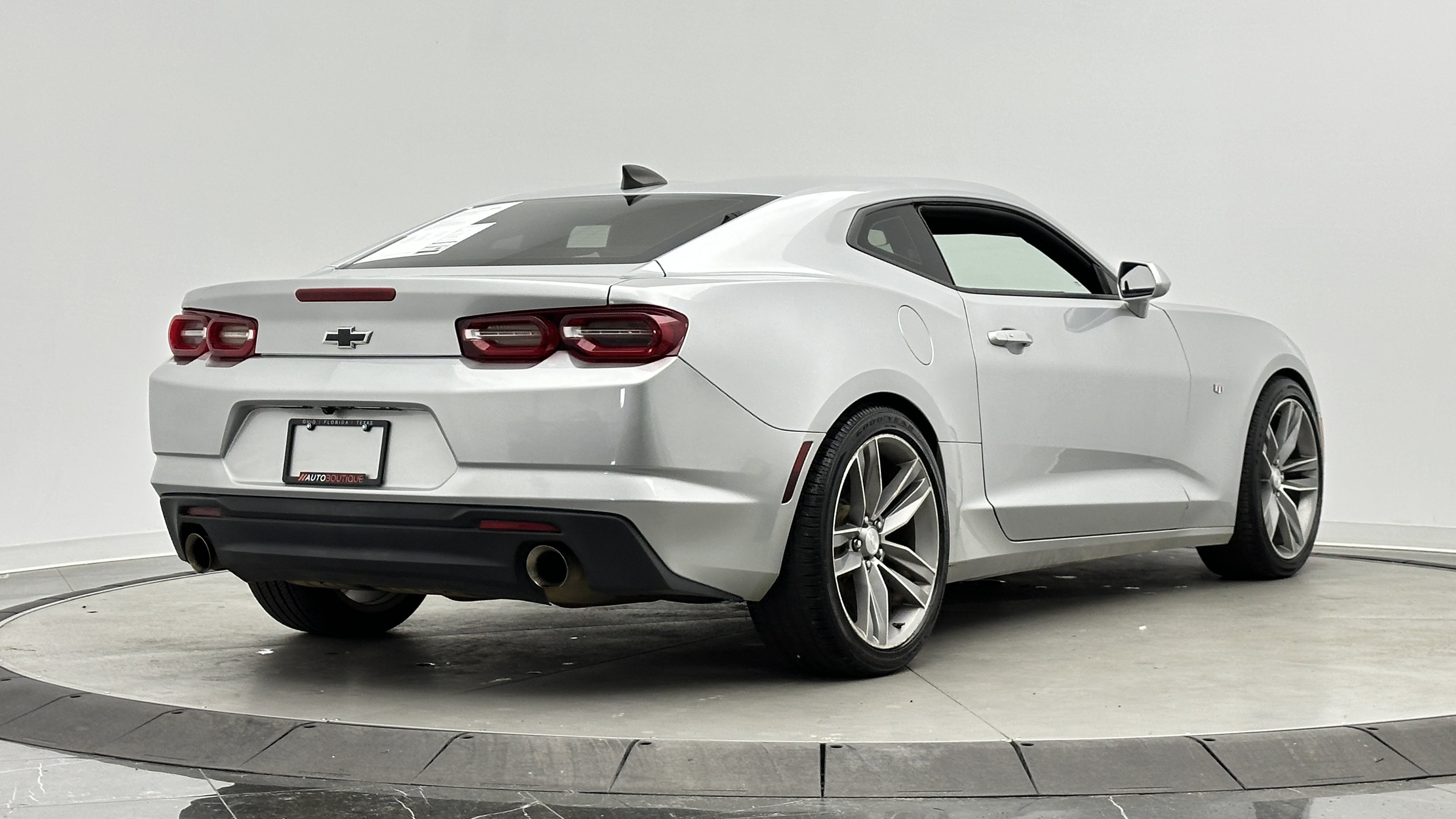 Used 2019 Chevrolet Camaro LS RWD image 7