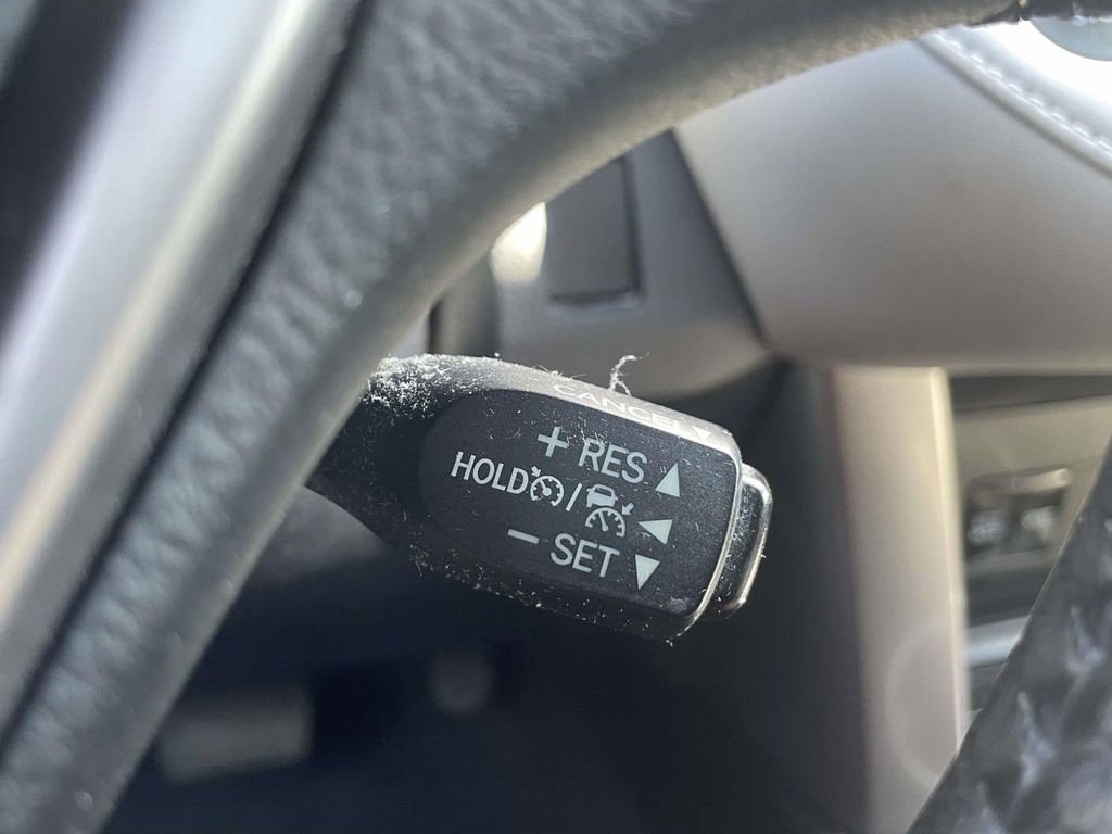 Used 2017 Toyota RAV4 XLE AWD/4WD image 30