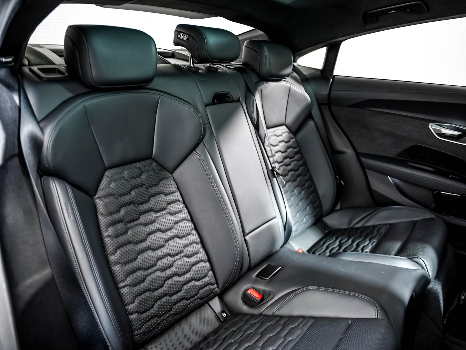 Used 2024 Audi RS e-tron GT w/ Carbon Performance Package AWD/4WD image 12