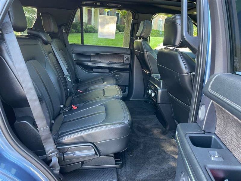 Used 2018 Ford Expedition Limited w/ Equipment Group 302A AWD/4WD image 15