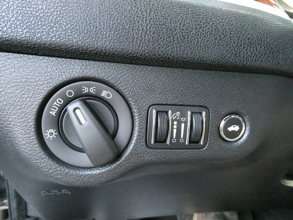 Used 2014 Chrysler 300 image 21