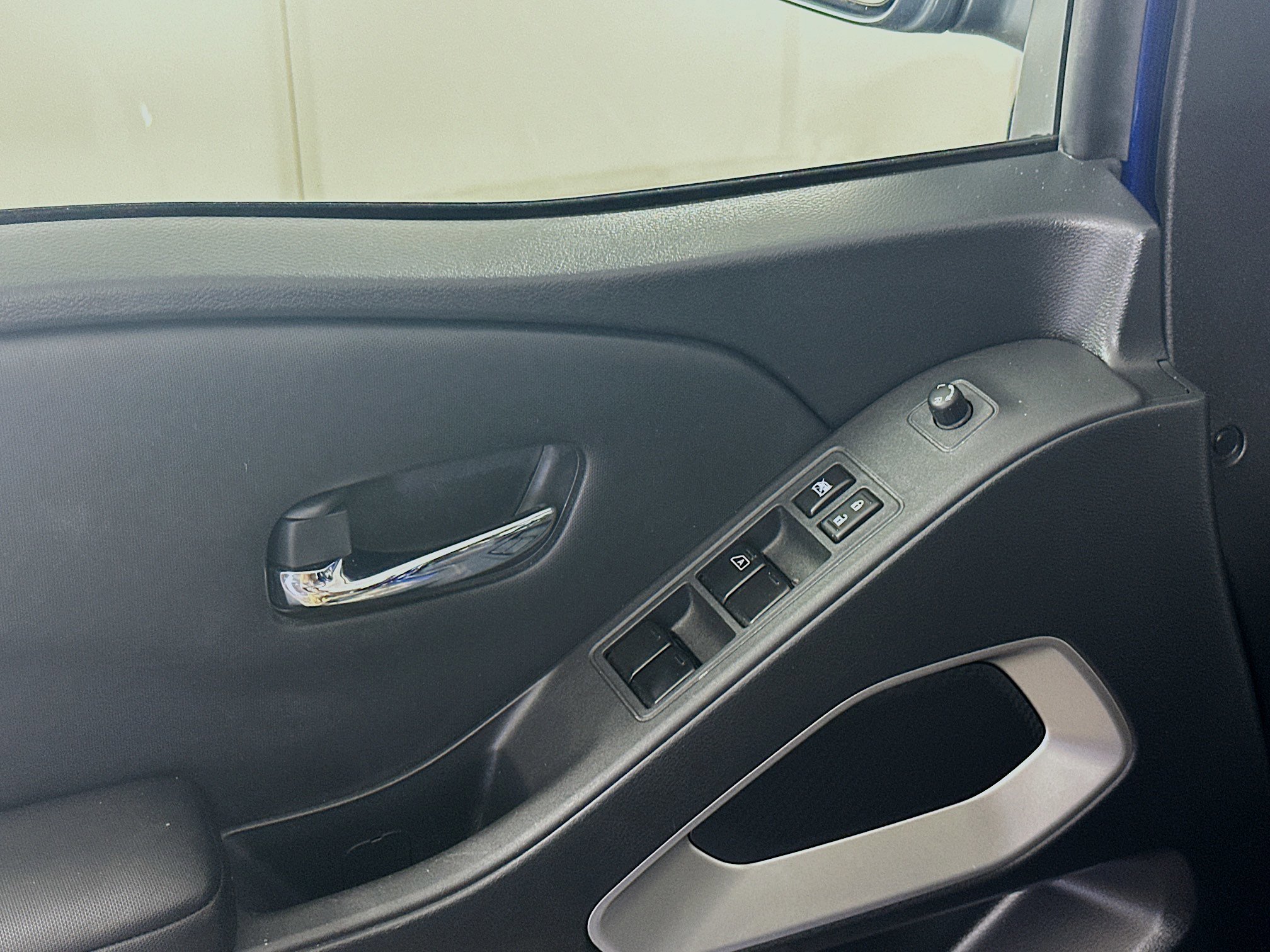 Used 2023 Nissan Frontier SV image 15