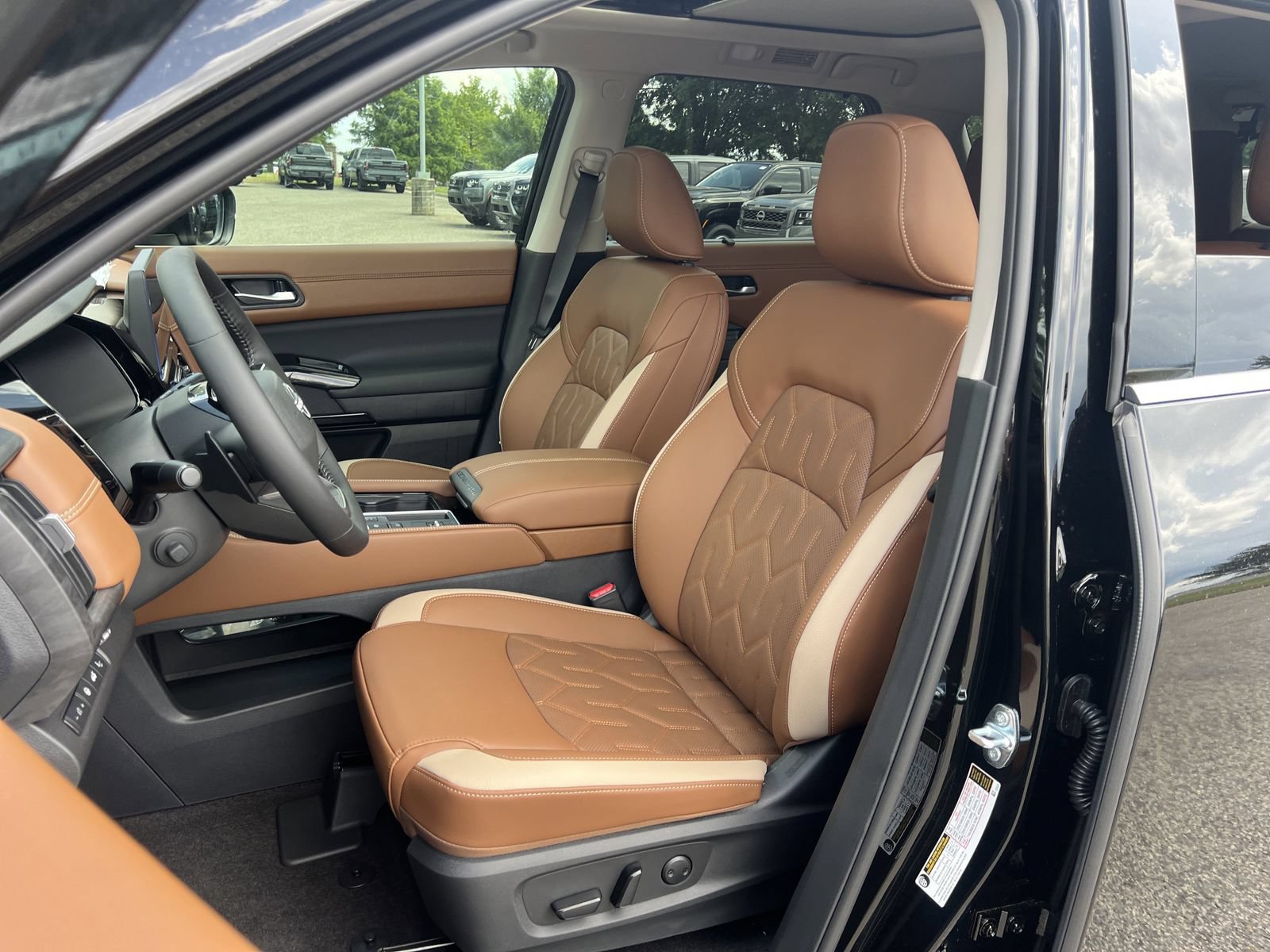 New 2026 Nissan Pathfinder Platinum FWD image 17