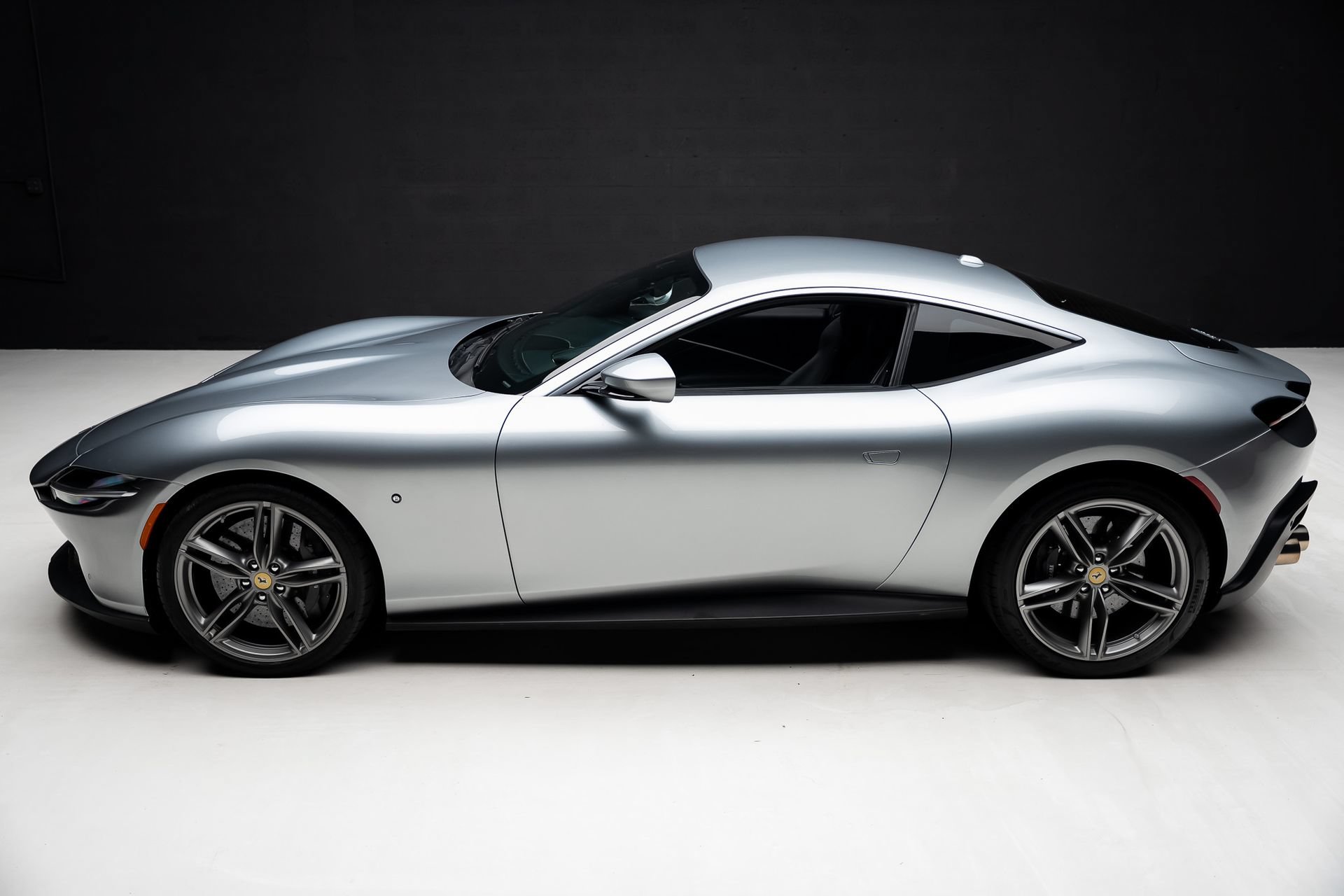Used 2021 Ferrari Roma RWD image 18