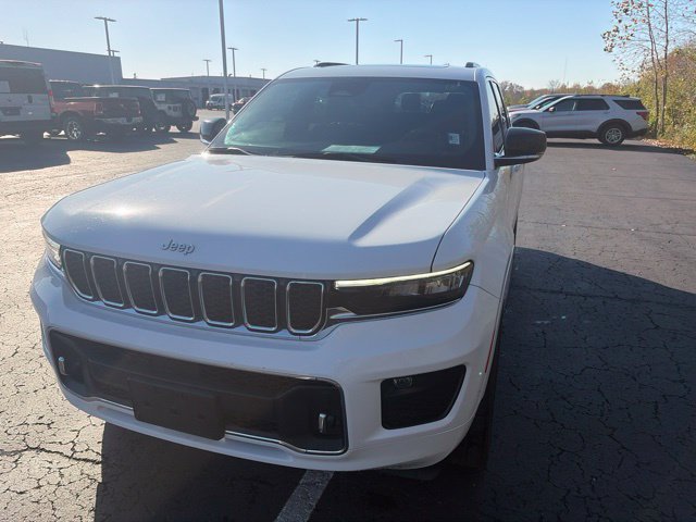 Used 2022 Jeep Grand Cherokee L Overland w/ Luxury Tech Group IV AWD/4WD image 4