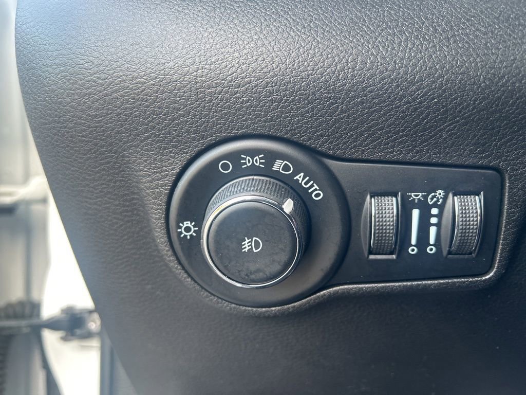 Used 2022 Jeep Compass Latitude w/ Sun and Sound Group image 18