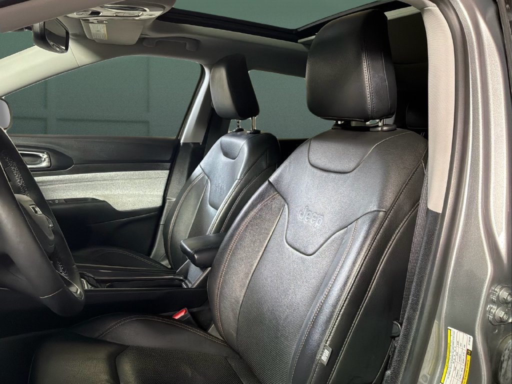 Certified 2022 Jeep Compass Latitude w/ Sun and Sound Group AWD/4WD image 17