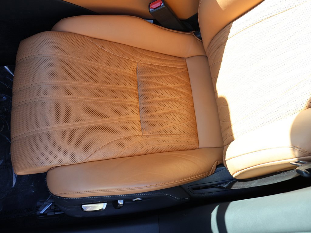 Used 2023 Lexus LS 500 w/ Luxury Package image 35