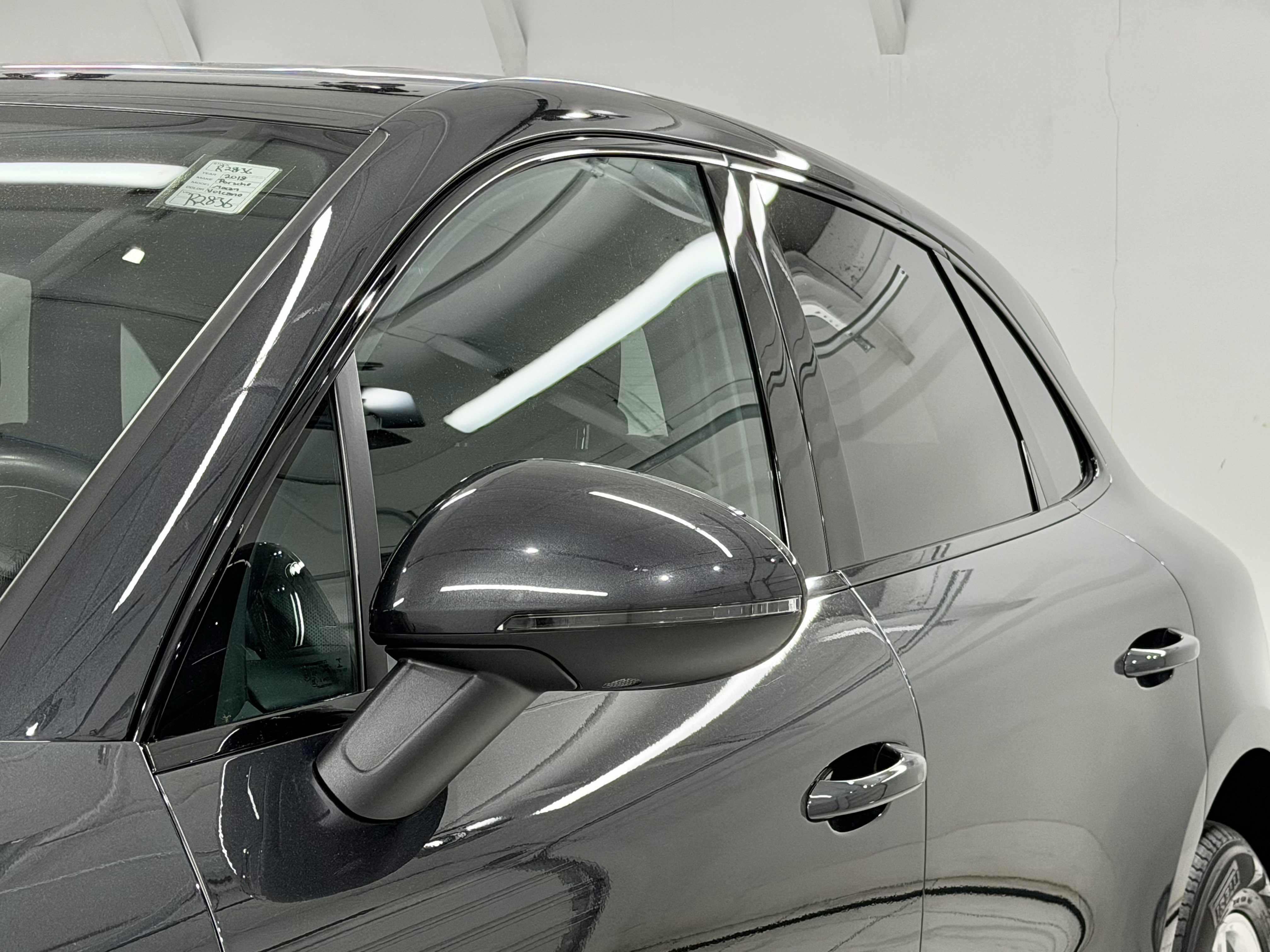 Certified 2018 Porsche Macan AWD/4WD image 19