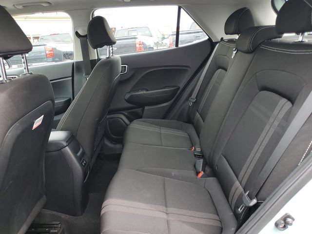 Used 2025 Hyundai Venue SEL FWD image 24