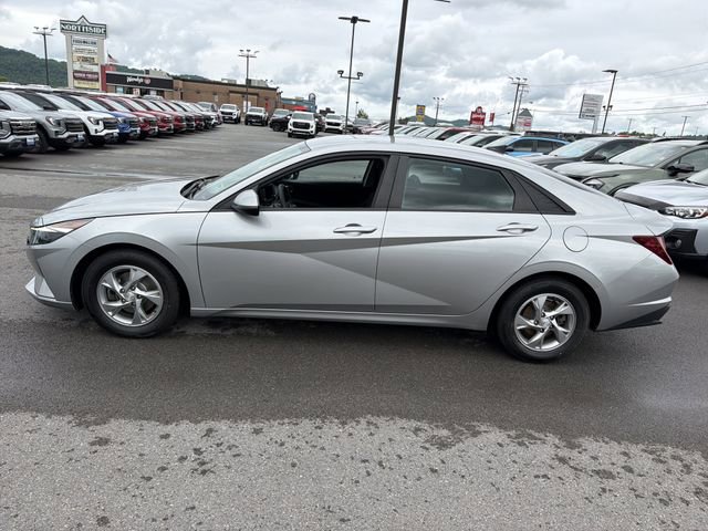 Used 2022 Hyundai Elantra SE FWD image 10