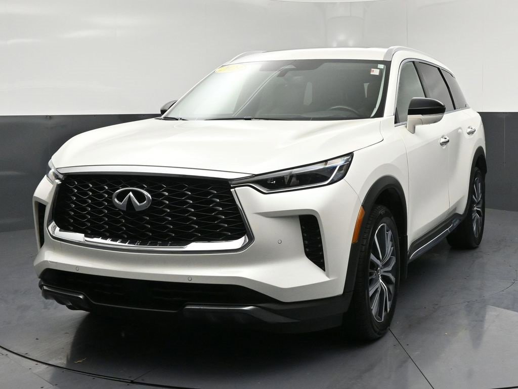 Used 2023 INFINITI QX60 Sensory w/ Vision Package image 3
