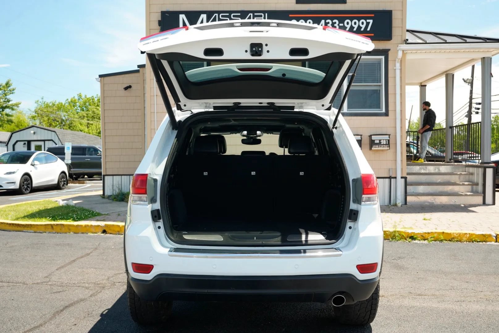 Used 2018 Jeep Grand Cherokee Limited AWD/4WD image 32
