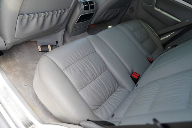 Used 2005 Porsche Cayenne Turbo AWD/4WD image 14