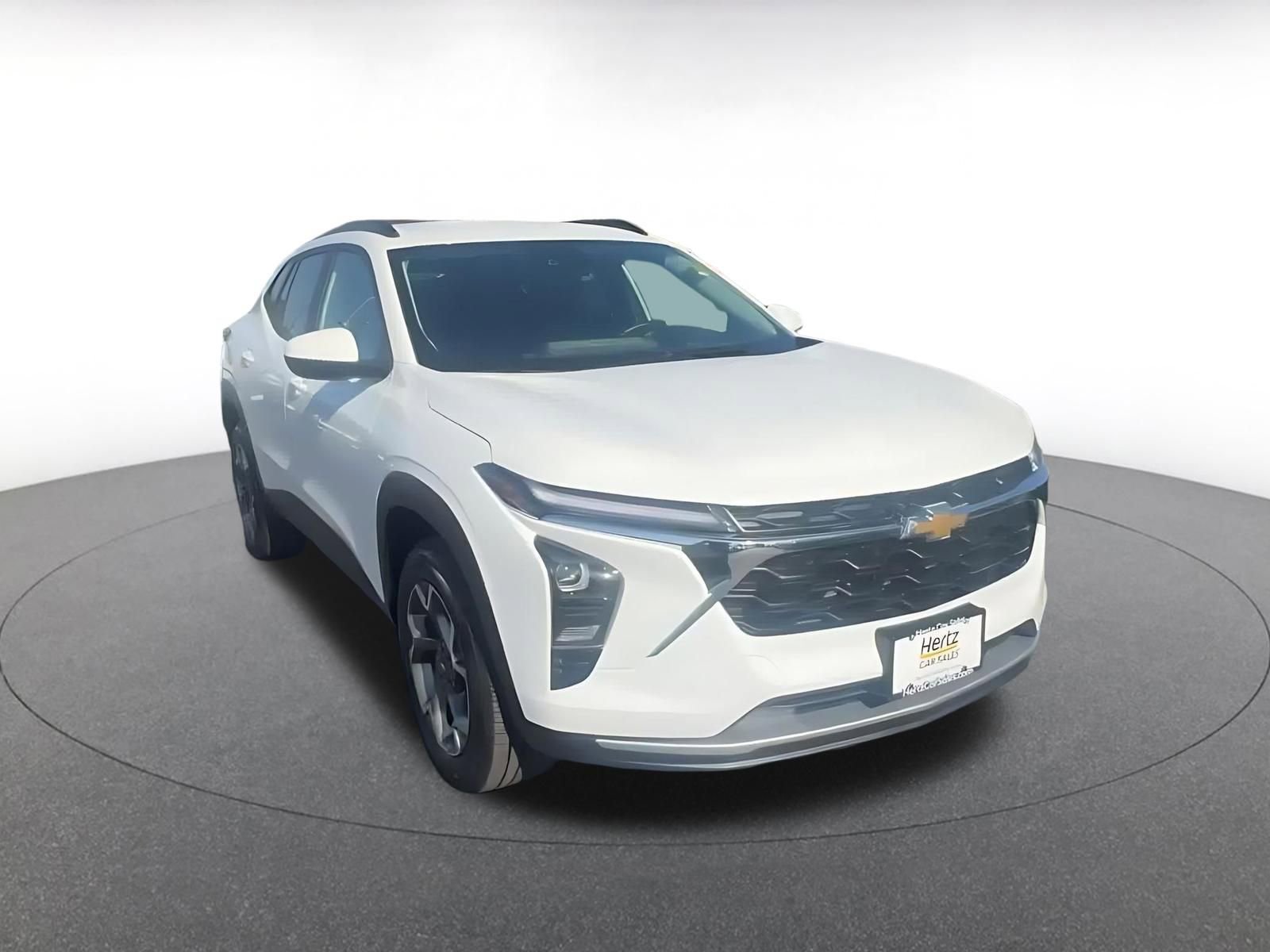 Used 2025 Chevrolet Trax LT w/ LT Convenience Package FWD image 3