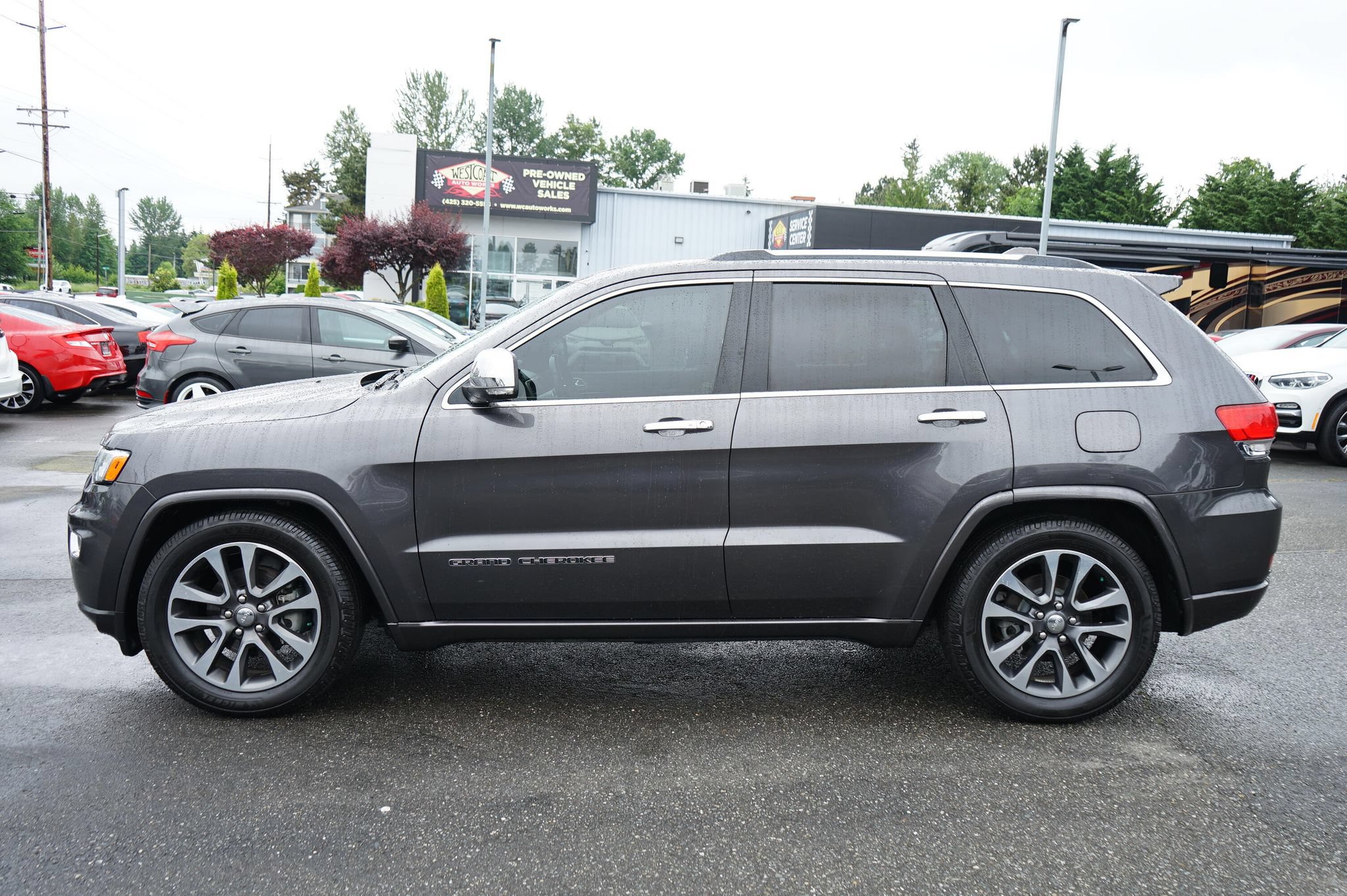 Used 2017 Jeep Grand Cherokee Overland AWD/4WD image 2