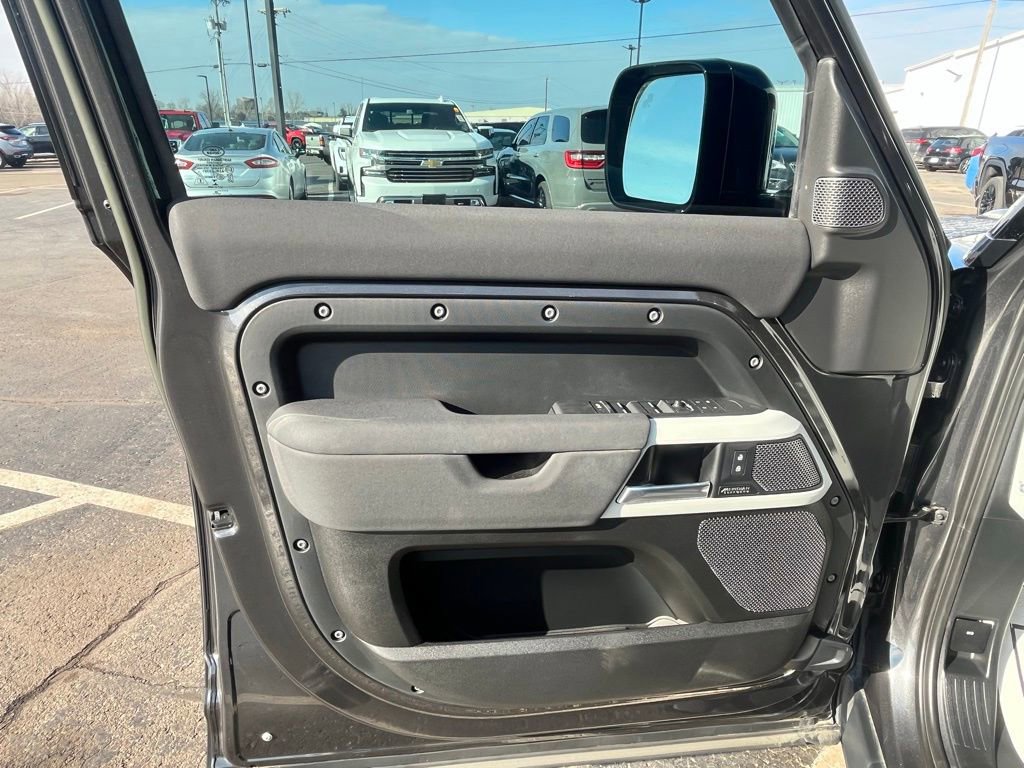 Used 2023 Land Rover Defender 110 SE image 22