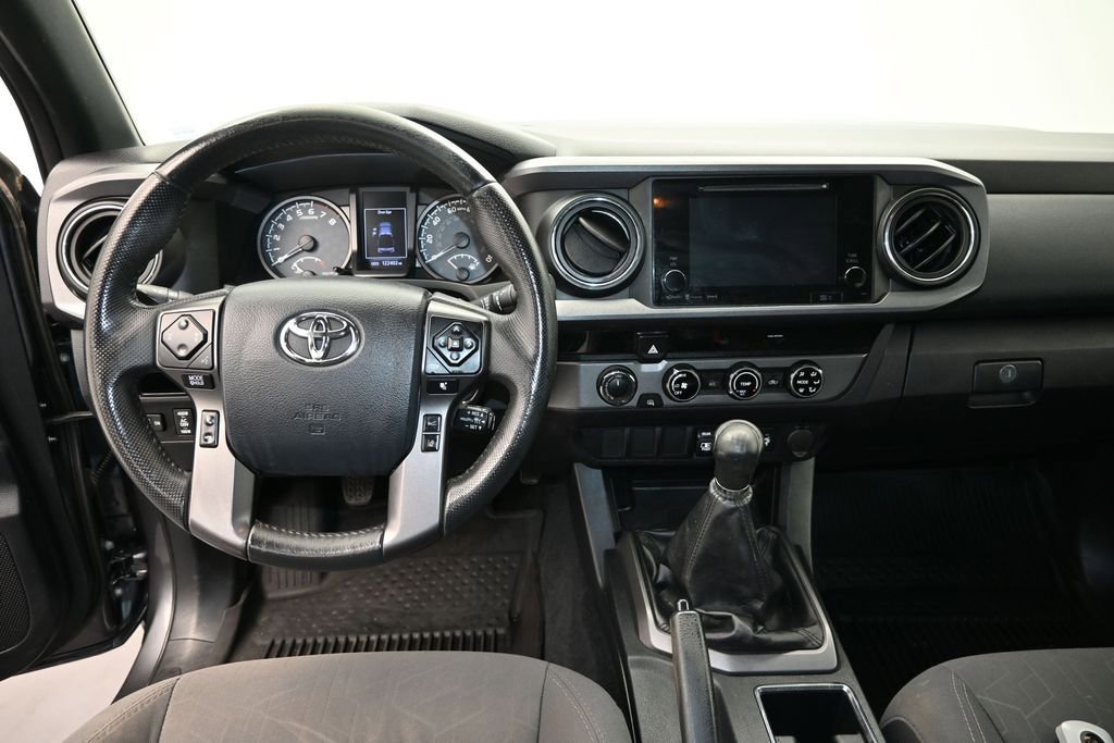 Used 2018 Toyota Tacoma TRD Off-Road AWD/4WD image 15