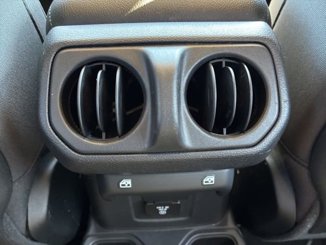 Used 2022 Jeep Wrangler Unlimited Rubicon w/ Cold Weather Group image 27