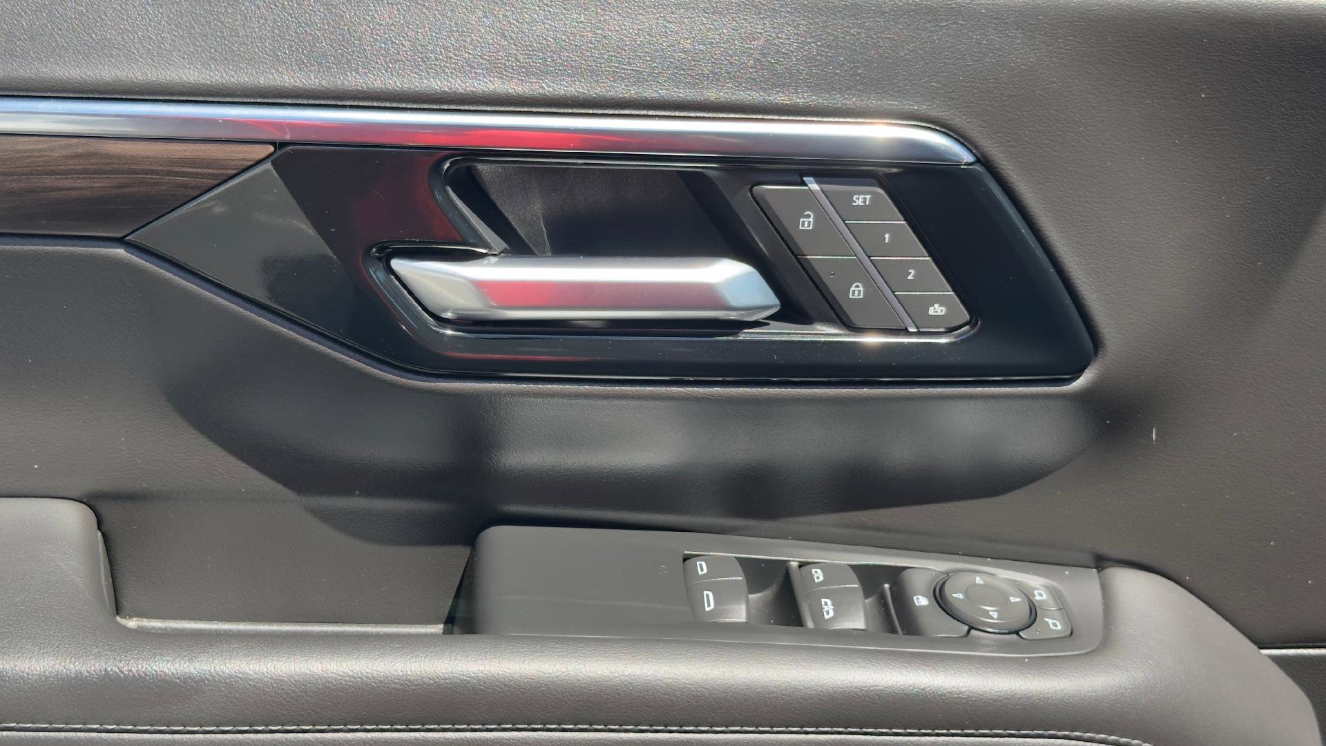 Used 2025 Chevrolet Tahoe LT AWD/4WD image 16
