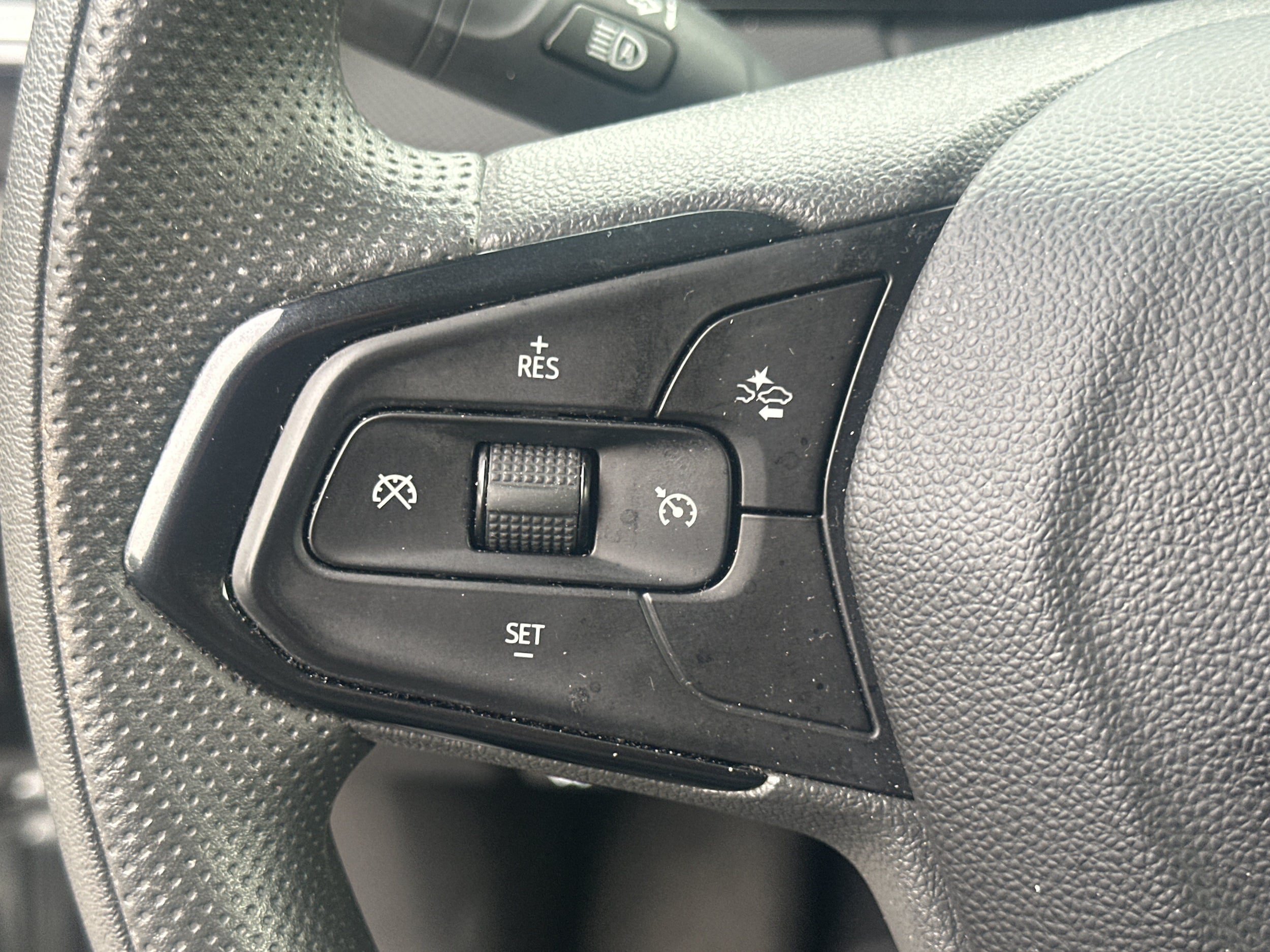 Used 2025 Chevrolet TrailBlazer LT FWD image 24