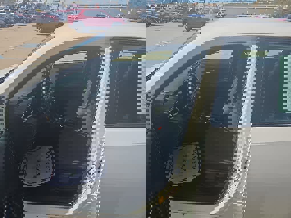 Used 2021 Toyota Corolla LE image 14