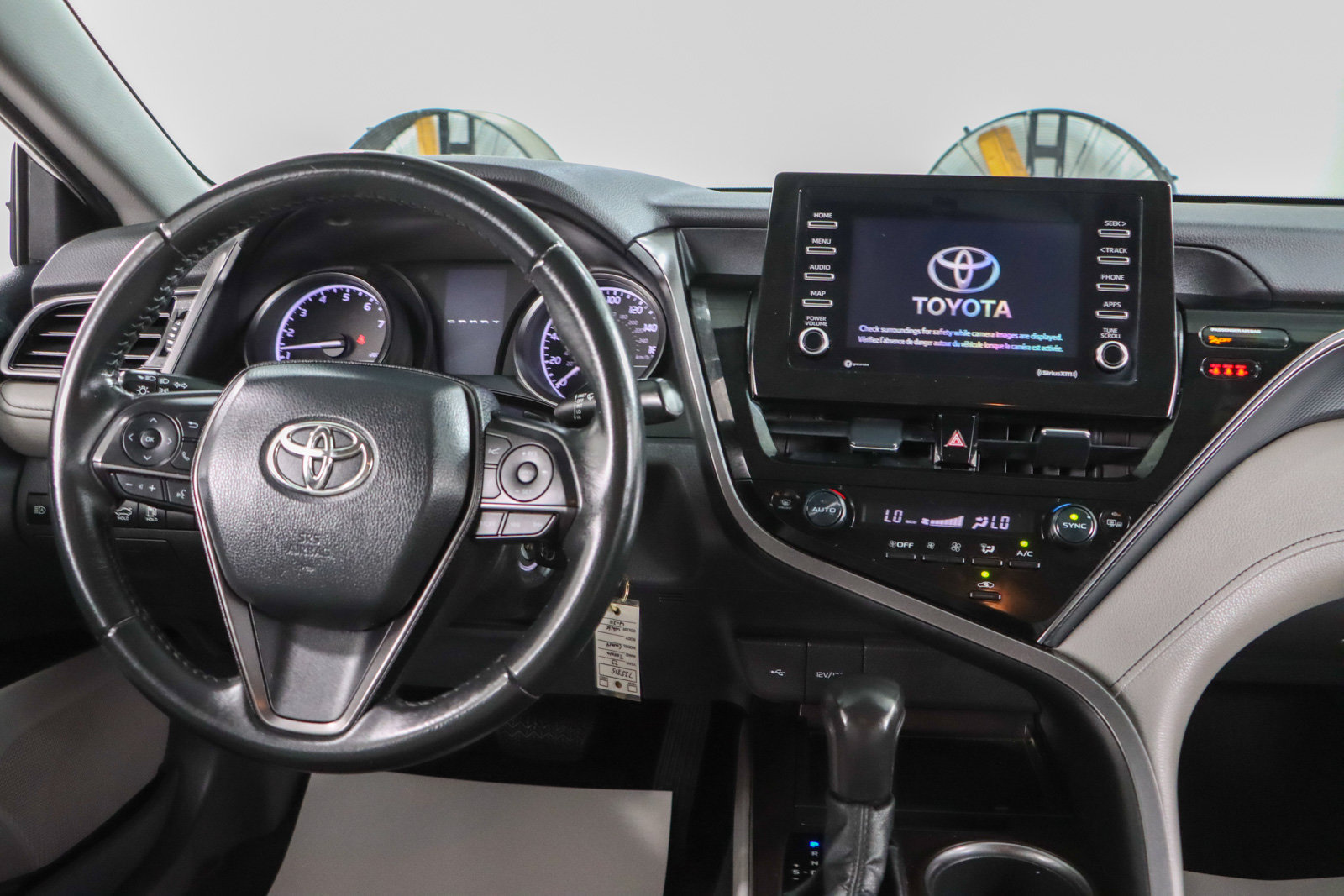 Used 2023 Toyota Camry SE FWD image 17