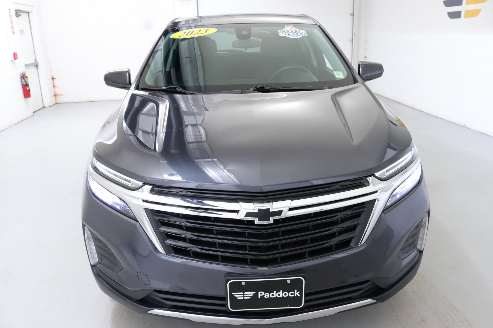 Used 2023 Chevrolet Equinox LT image 2