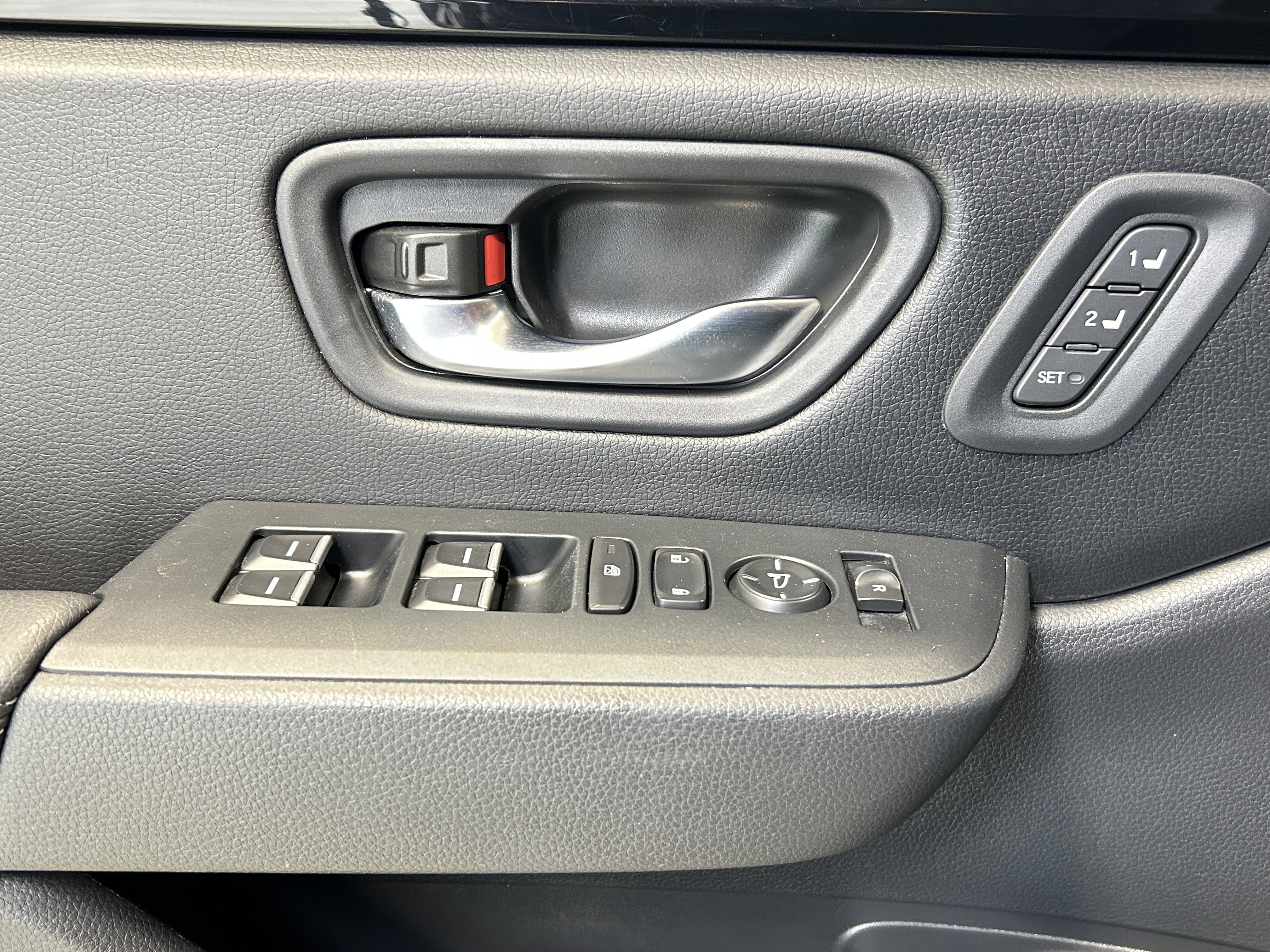 Used 2025 Honda Pilot Touring image 16