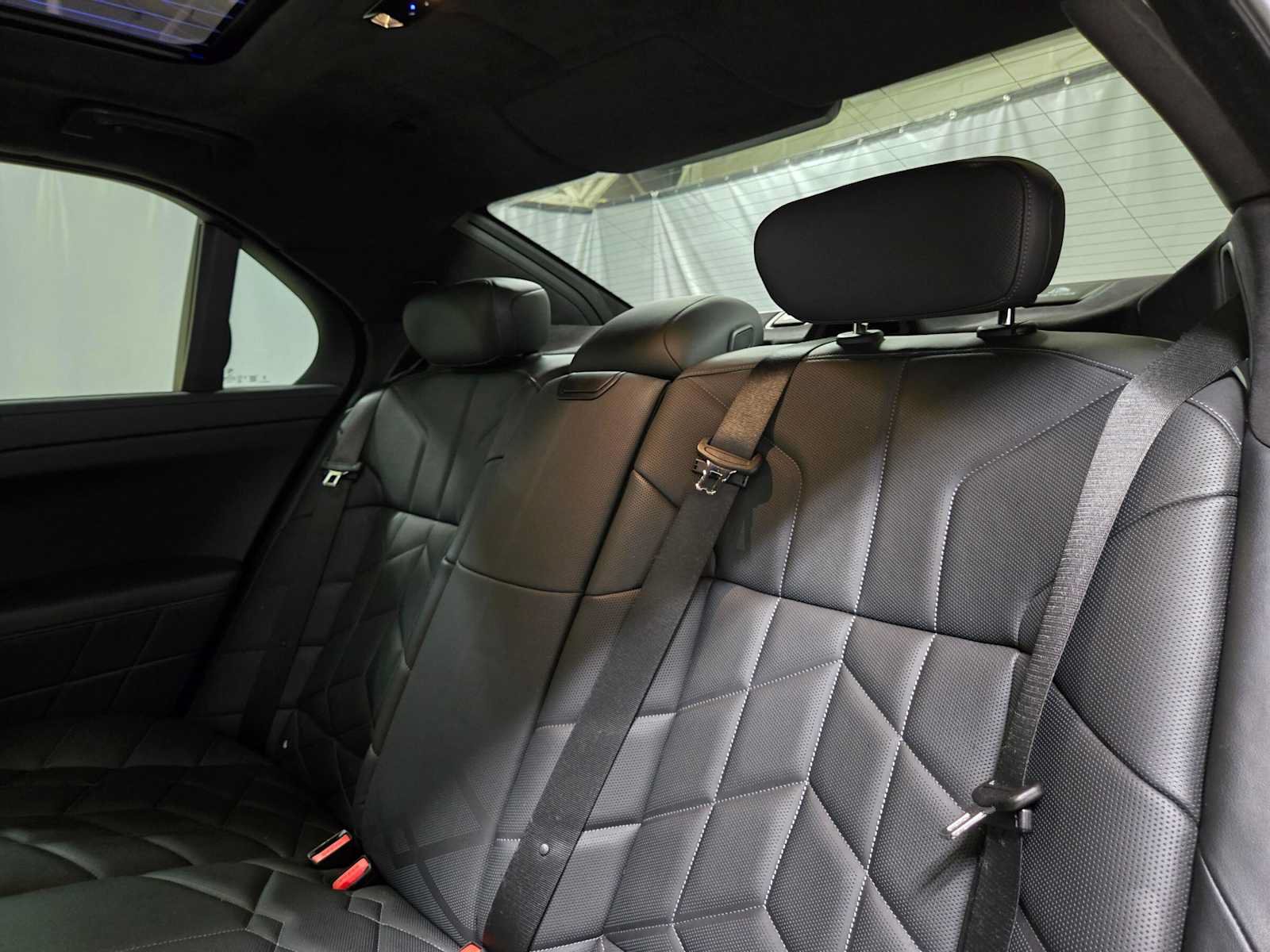 Used 2024 BMW 760i xDrive AWD/4WD image 17