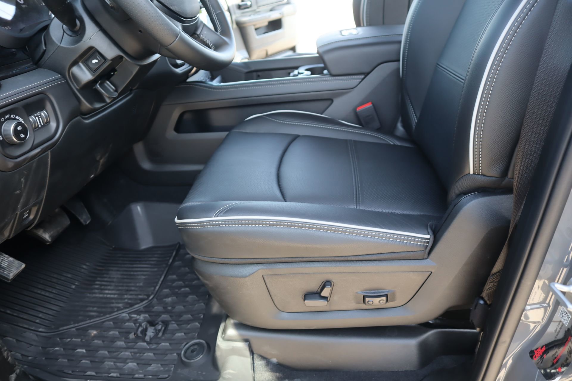 New 2026 RAM 2500 Rebel AWD/4WD image 13