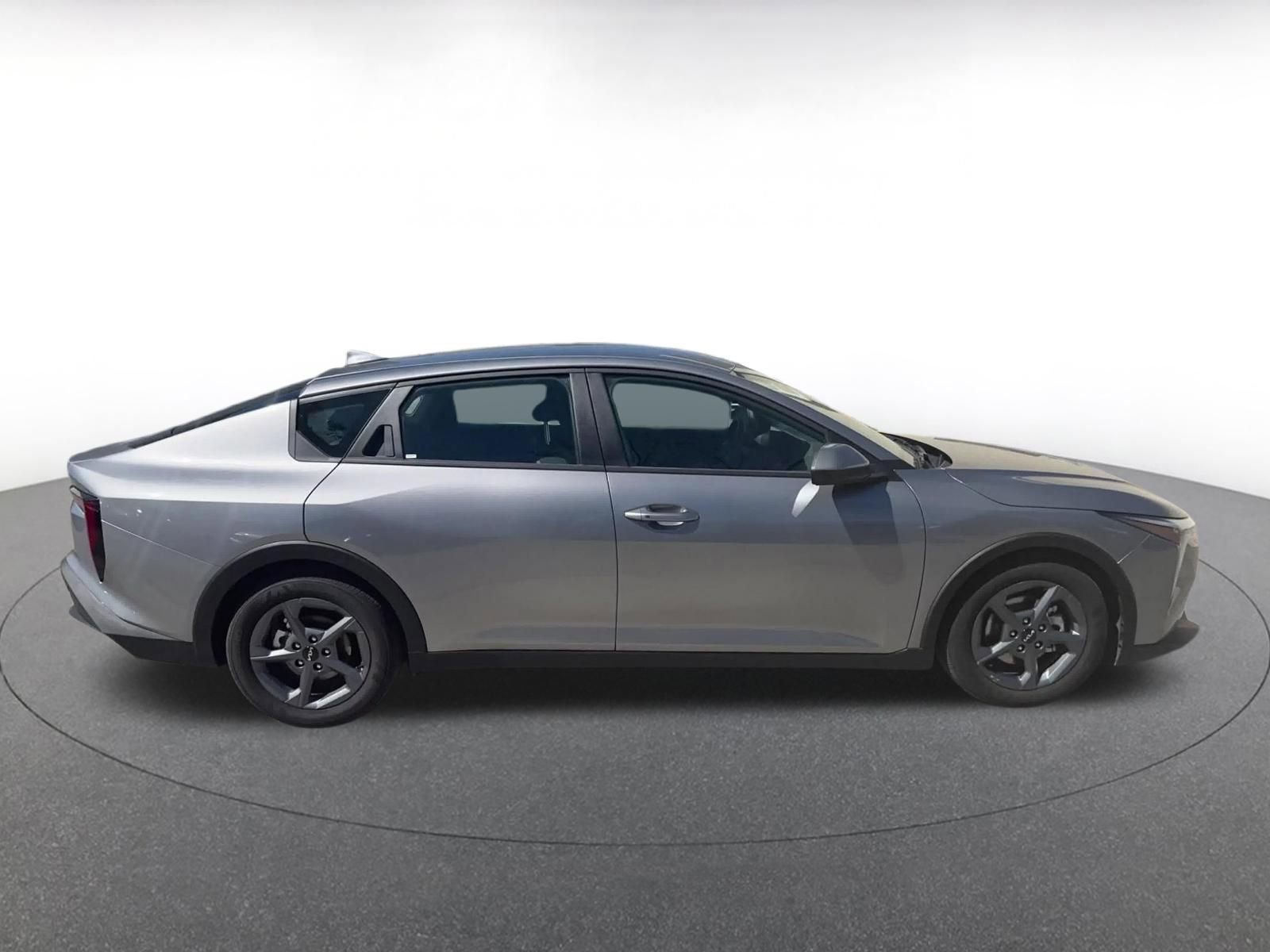 Used 2025 Kia K4 LXS image 16