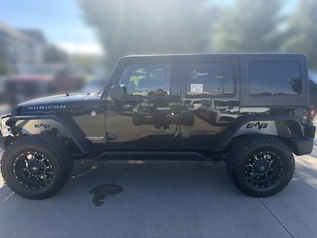 Used 2013 Jeep Wrangler Unlimited Rubicon w/ Dual Top Group AWD/4WD image 12