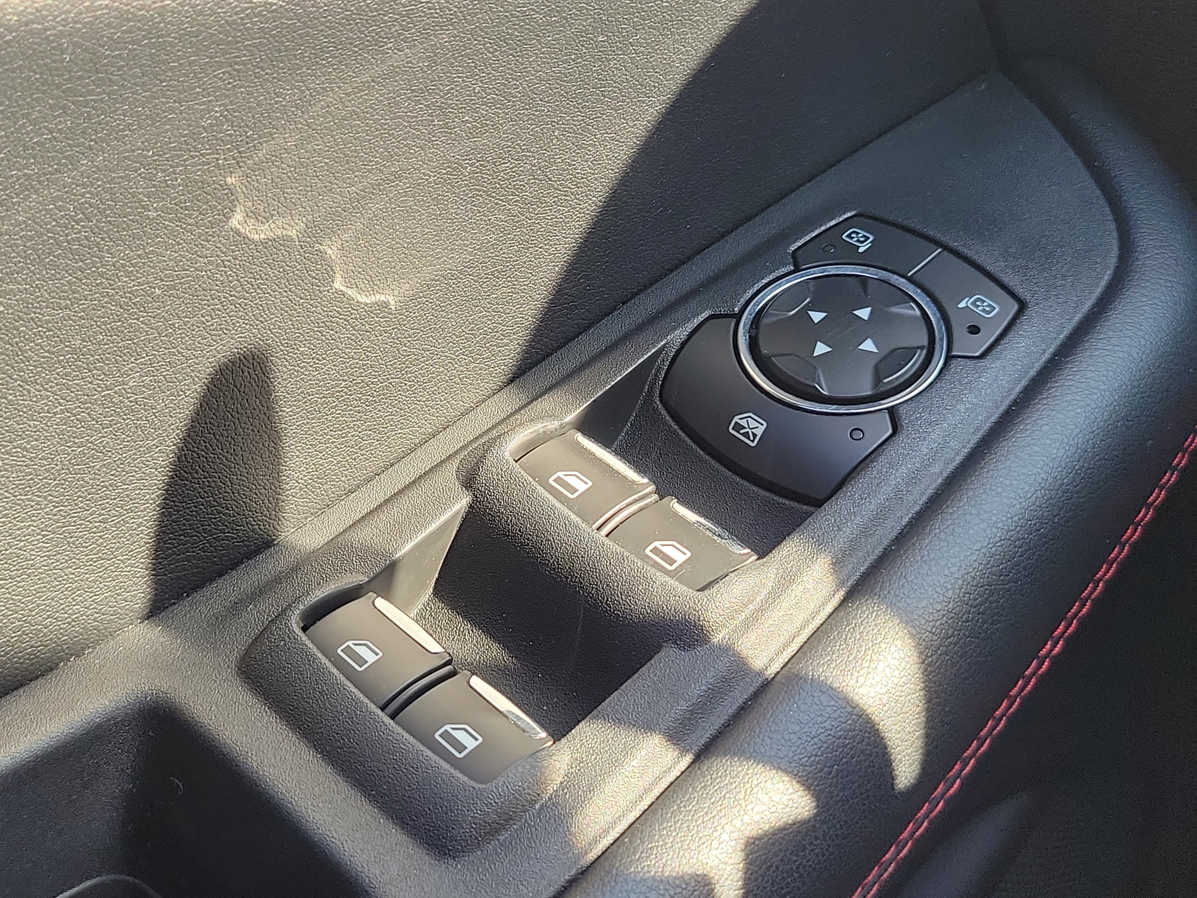 Used 2020 Ford Edge ST-Line image 26