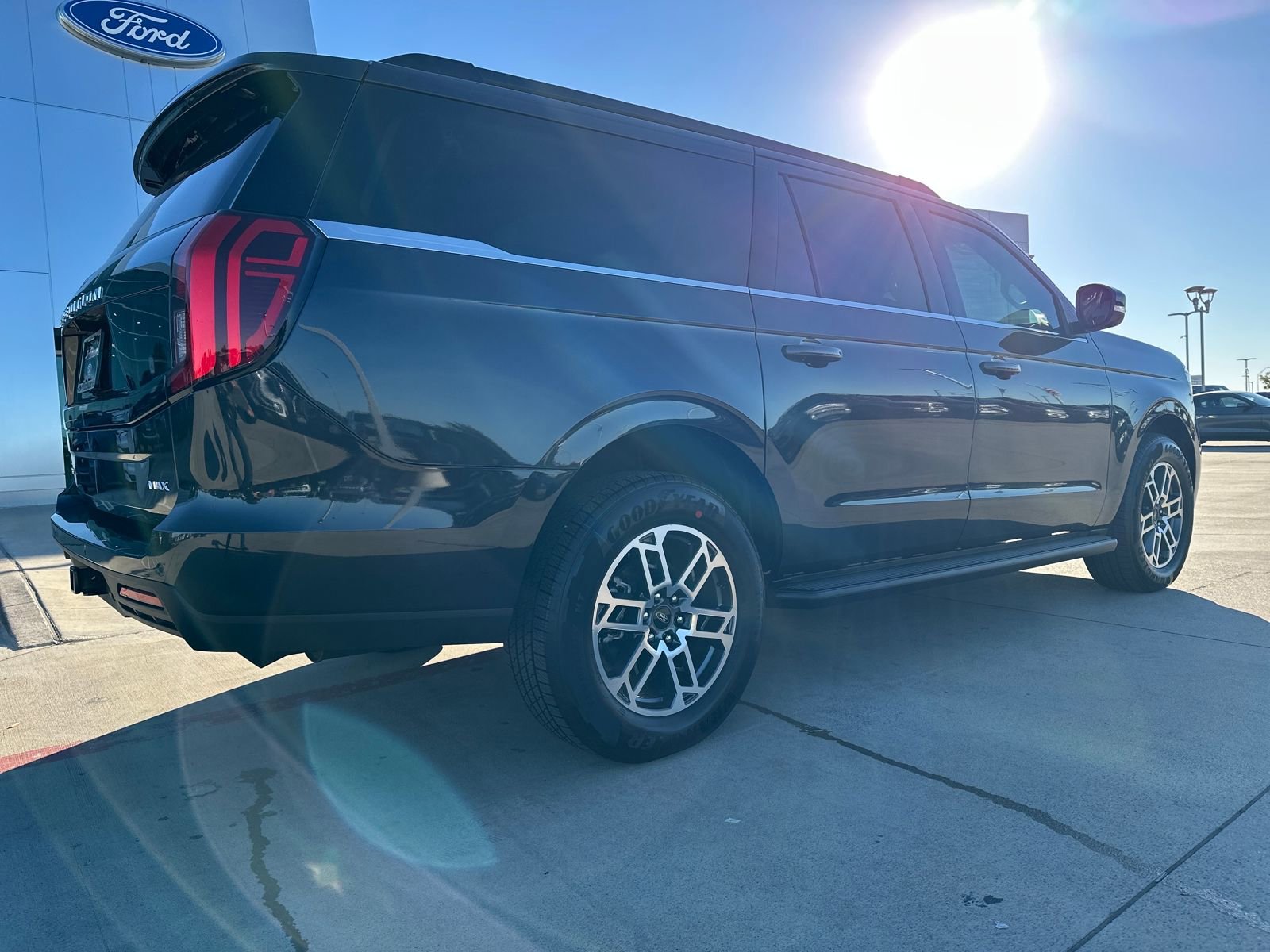 New 2025 Ford Expedition Max Active image 5