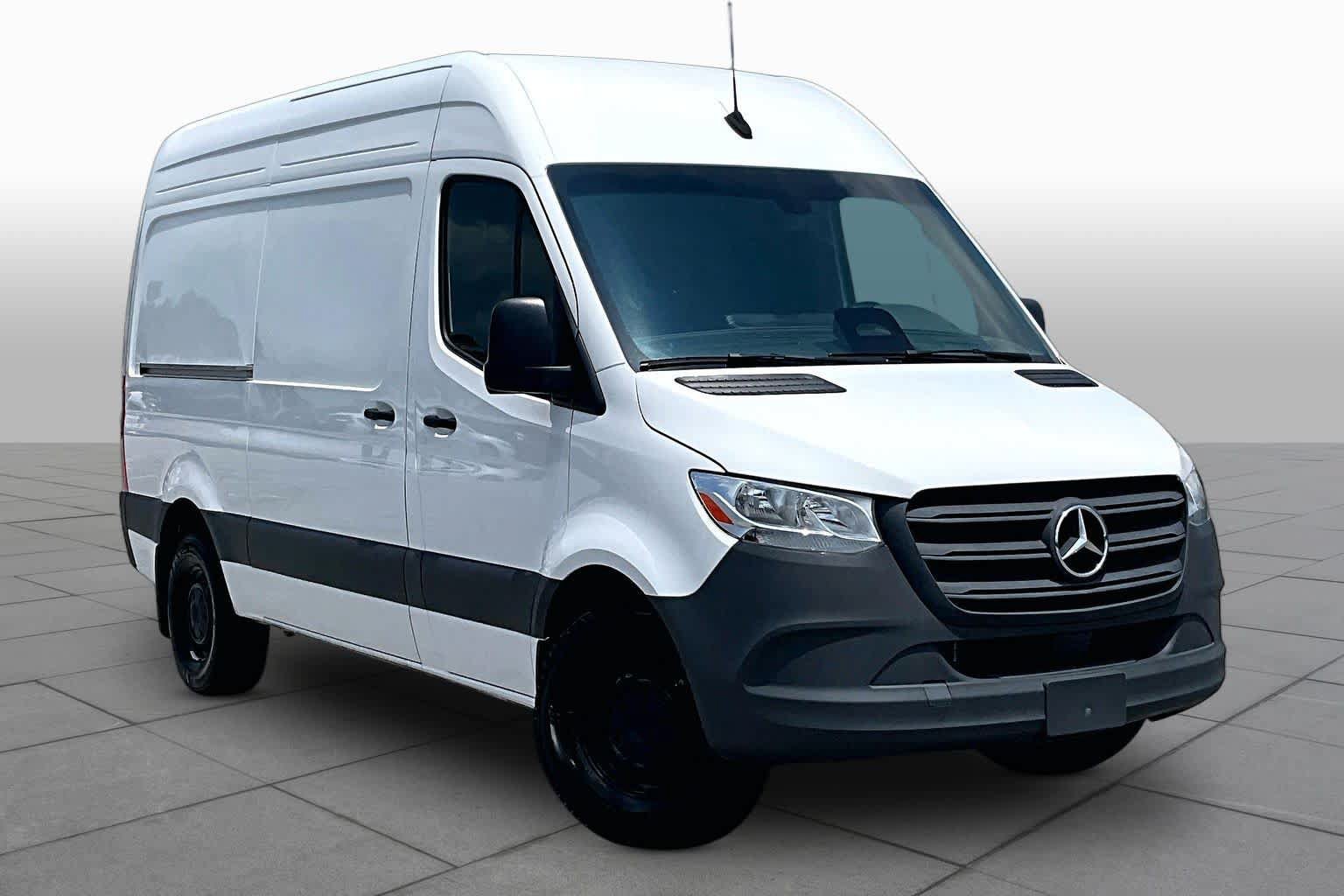 Used 2025 Mercedes-Benz Sprinter 2500 image 3