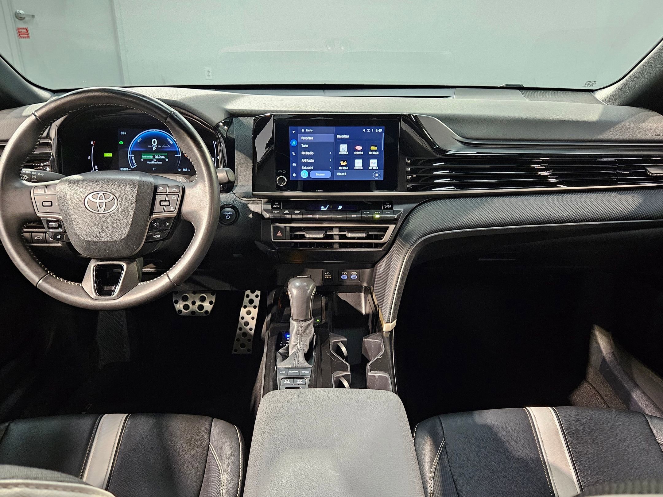 Used 2025 Toyota Camry SE image 10