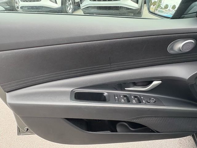 Used 2025 Hyundai Elantra SE image 15