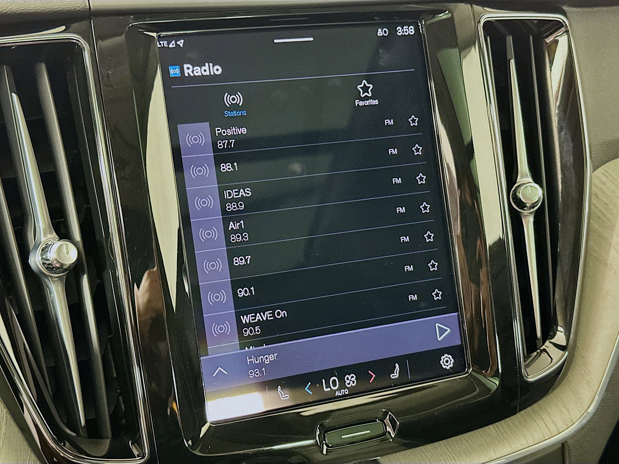 Used 2025 Volvo XC60 B5 Plus image 21