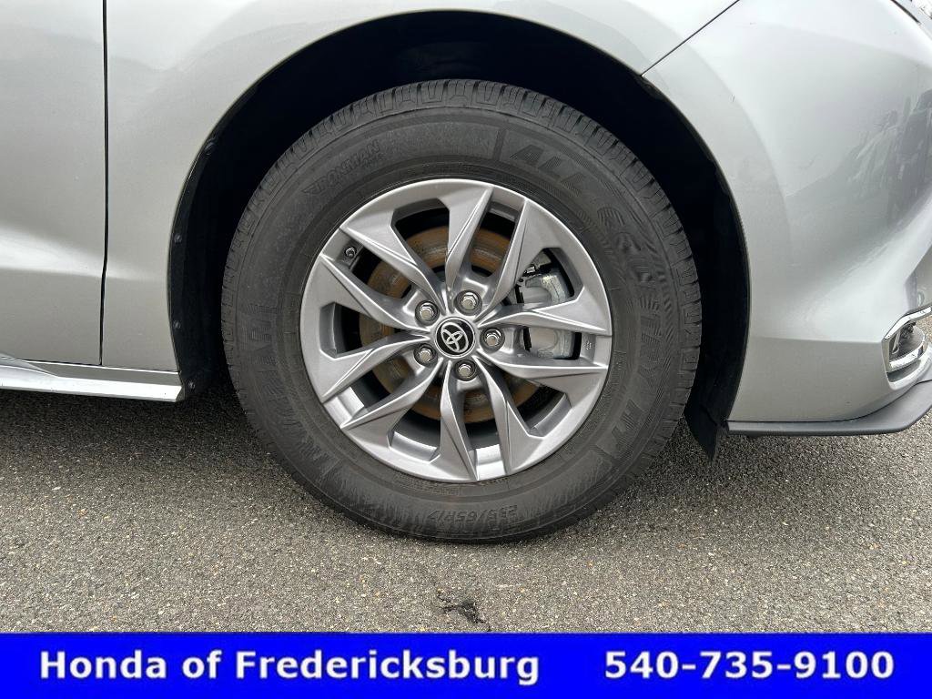 Used 2024 Toyota Sienna XLE image 15