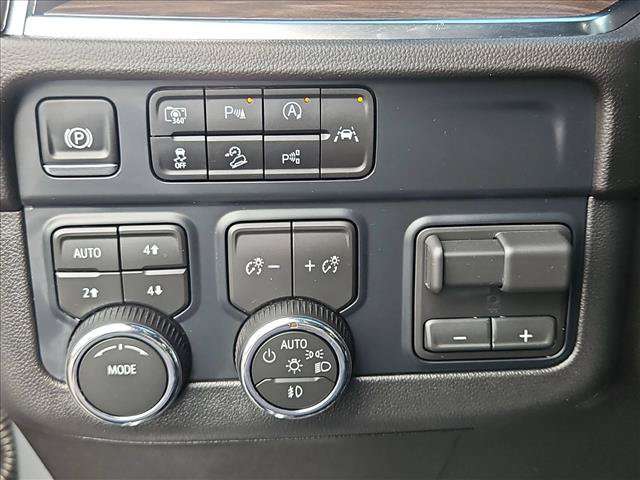 Used 2026 Chevrolet Suburban LT w/ Comfort Package AWD/4WD image 17