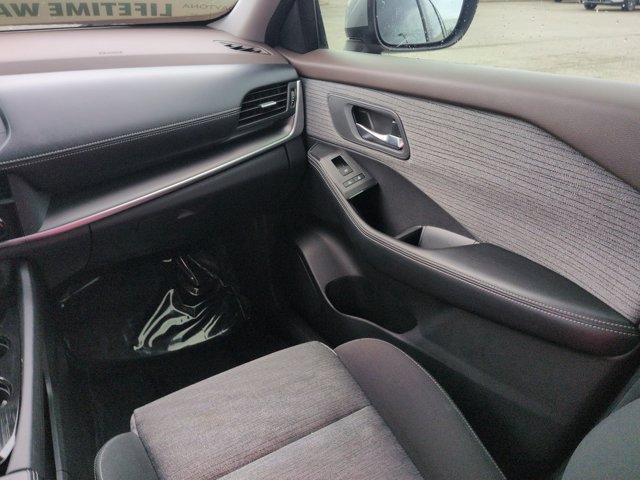 Used 2023 Nissan Rogue SV FWD image 18