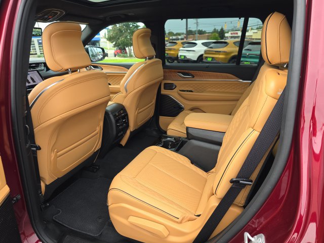 Used 2025 Jeep Grand Cherokee L Summit AWD/4WD image 35