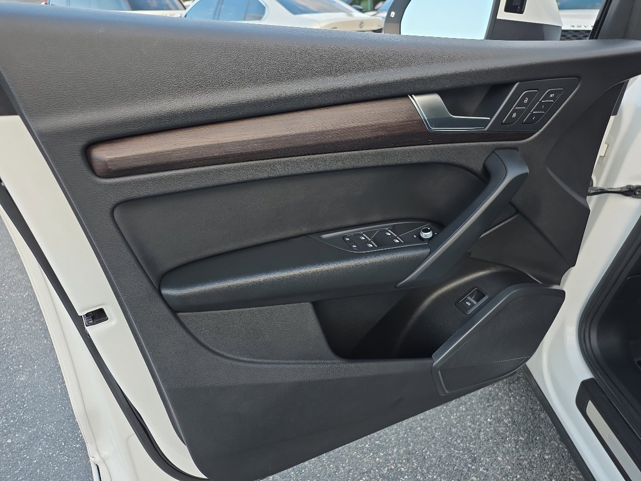 Used 2023 Audi Q5 2.0T Premium w/ Convenience Package image 39