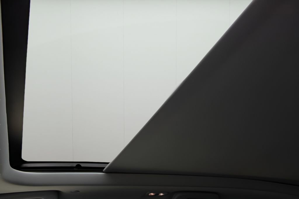 Used 2022 Lincoln Corsair Grand Touring w/ Elements Technology Bundle image 10