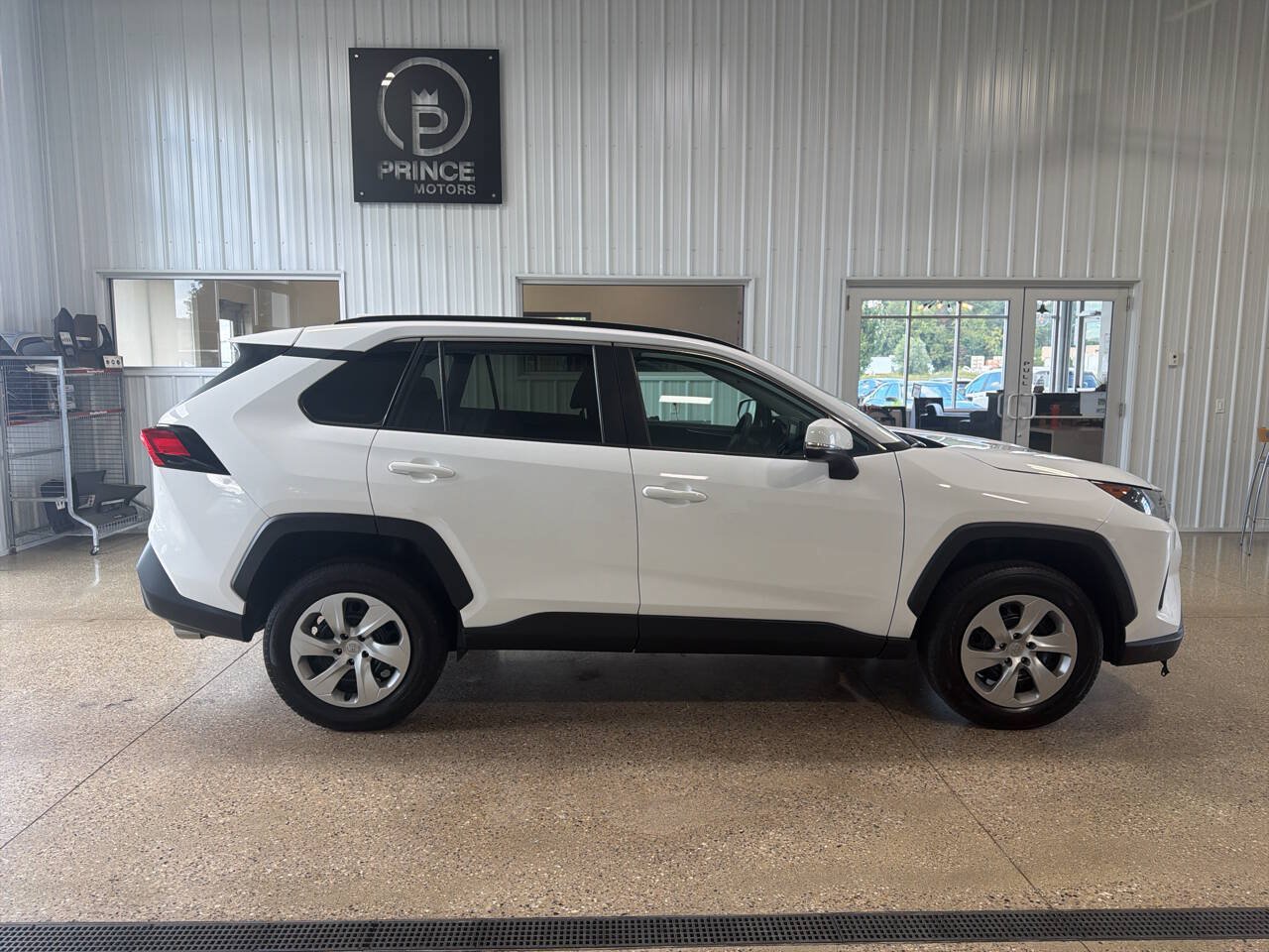 Used 2021 Toyota RAV4 LE AWD/4WD image 6