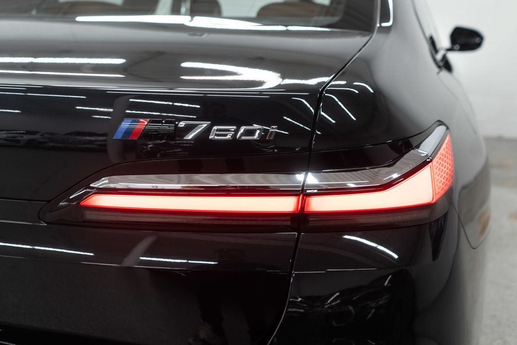 Used 2023 BMW 760i xDrive AWD/4WD image 54