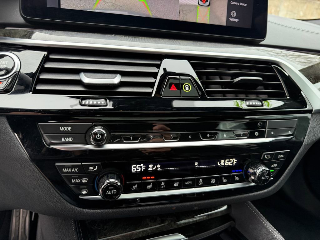 Used 2022 BMW M550i xDrive w/ Dynamic Handling Package image 19