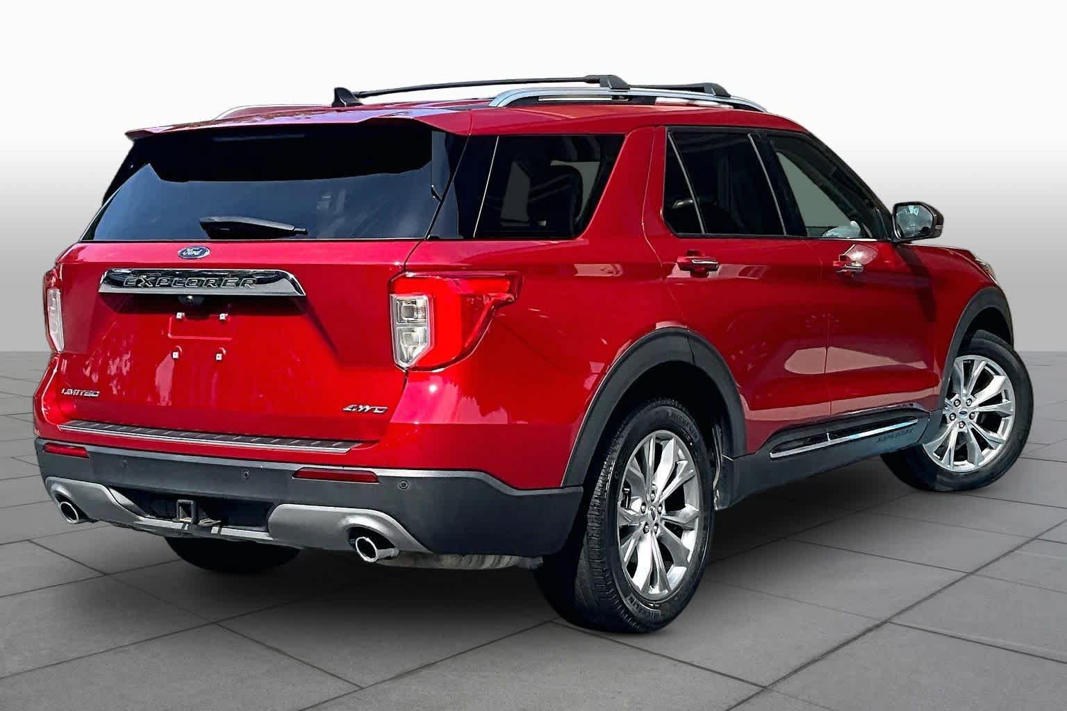 Used 2021 Ford Explorer Limited w/ Equipment Group 301A AWD/4WD image 13
